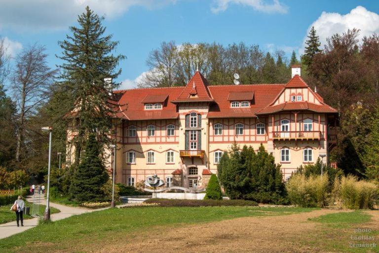 Apartamento Kapsle Luhačovice Exterior foto